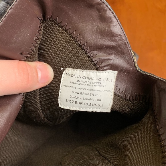 pointed toe, cowgirl boots - Picture 4 of 5